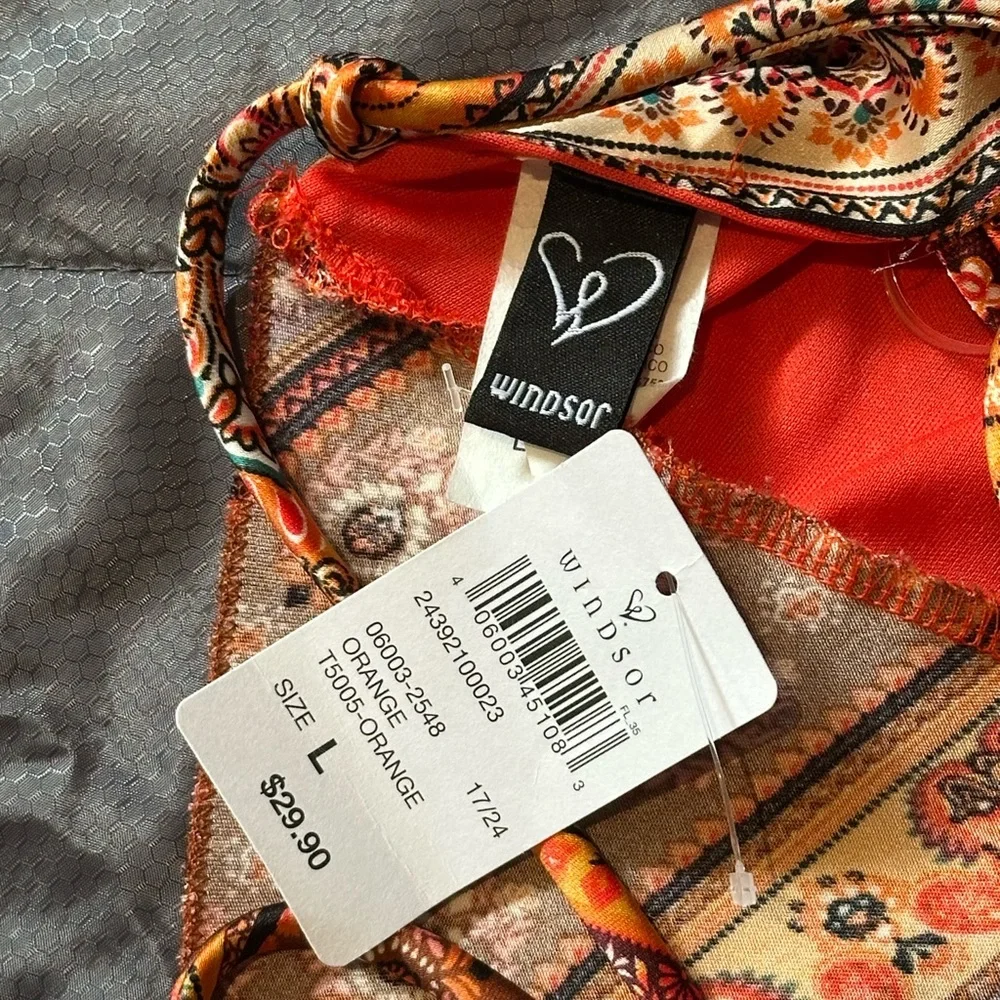 Patterned Backless Top - Picture 7 of 7